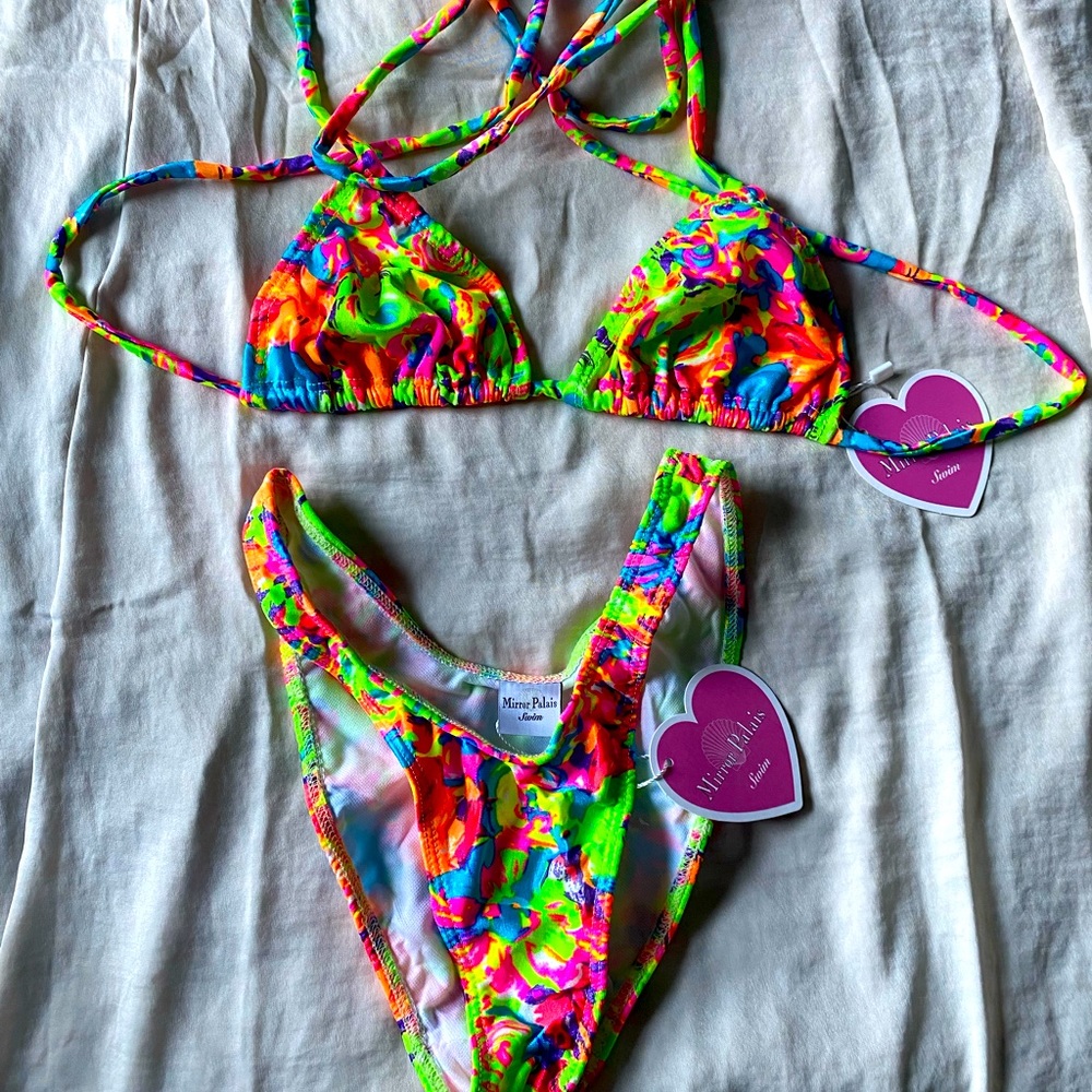 Mirror palais bikini